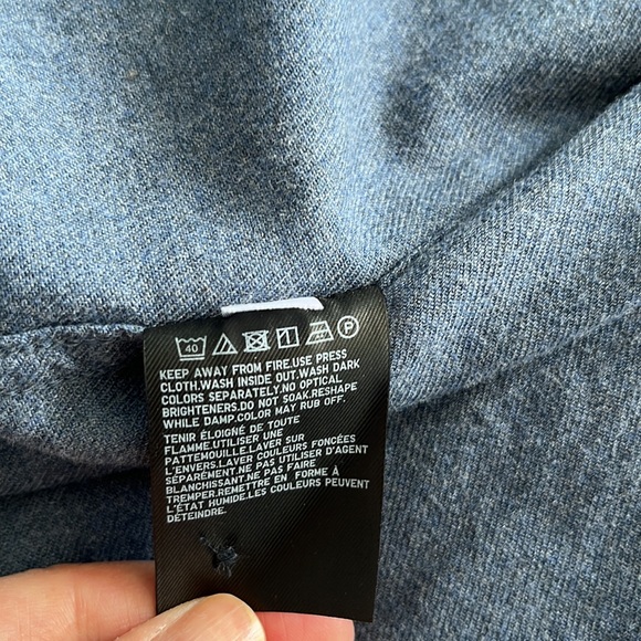 Uniqlo flannel shirt - cozy! - Picture 6 of 6